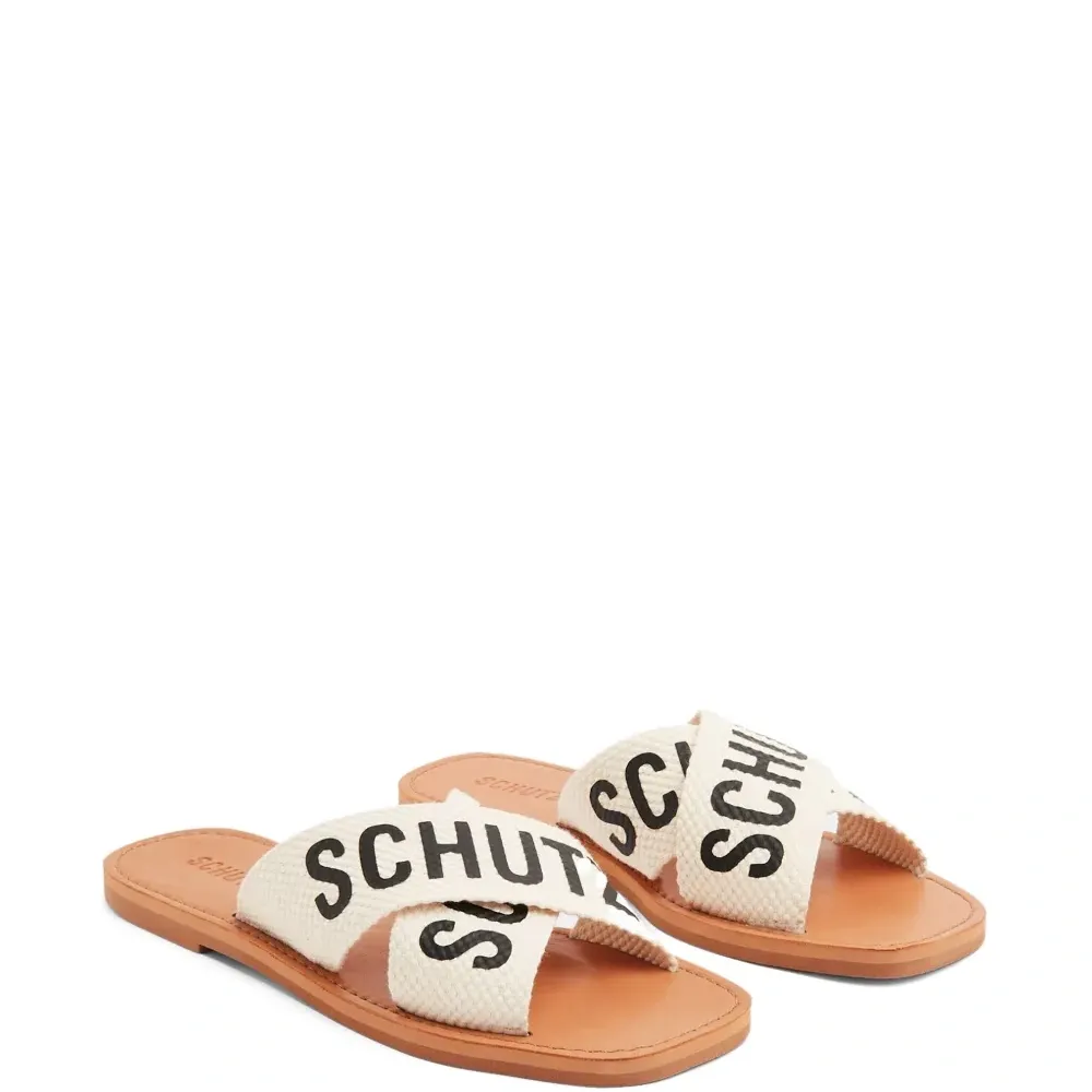 Шлепанцы с логотипом