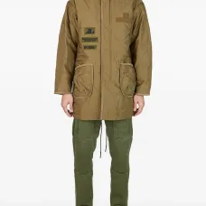 Пальто с нашивкой-логотипом