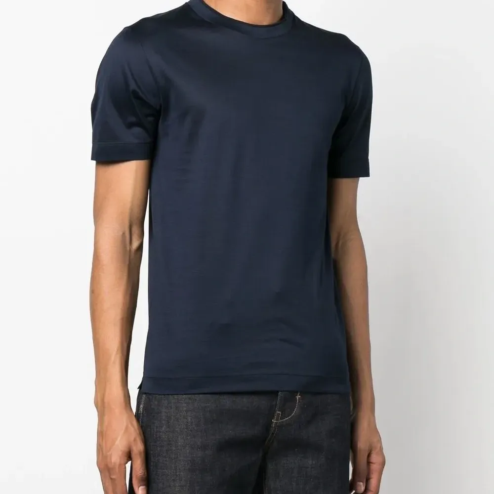 Футболка с круглым вырезом