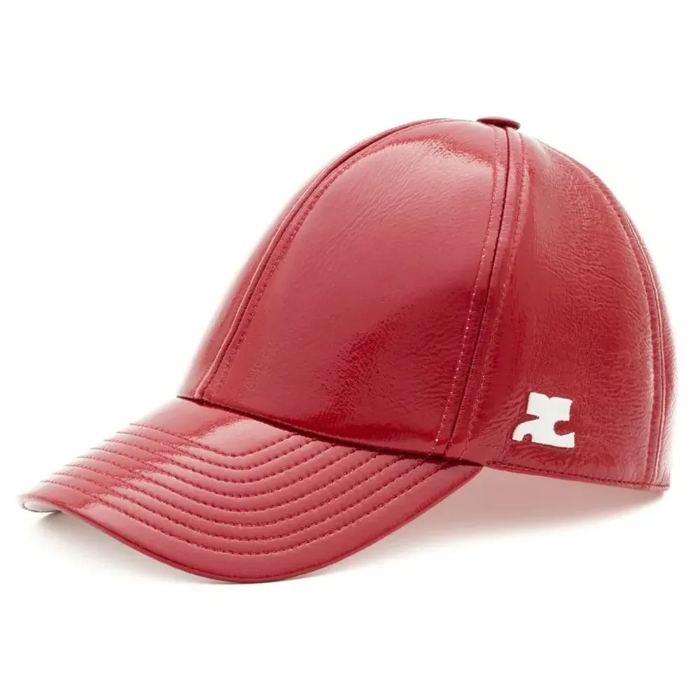 Кепка с нашивкой-логотипом