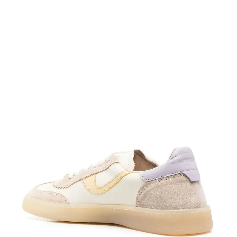 Кроссовки на шнуровке