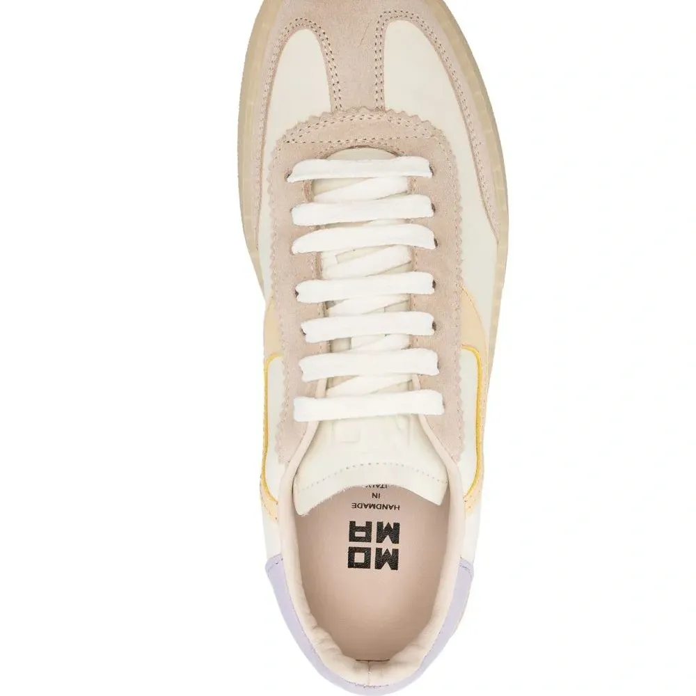 Кроссовки на шнуровке