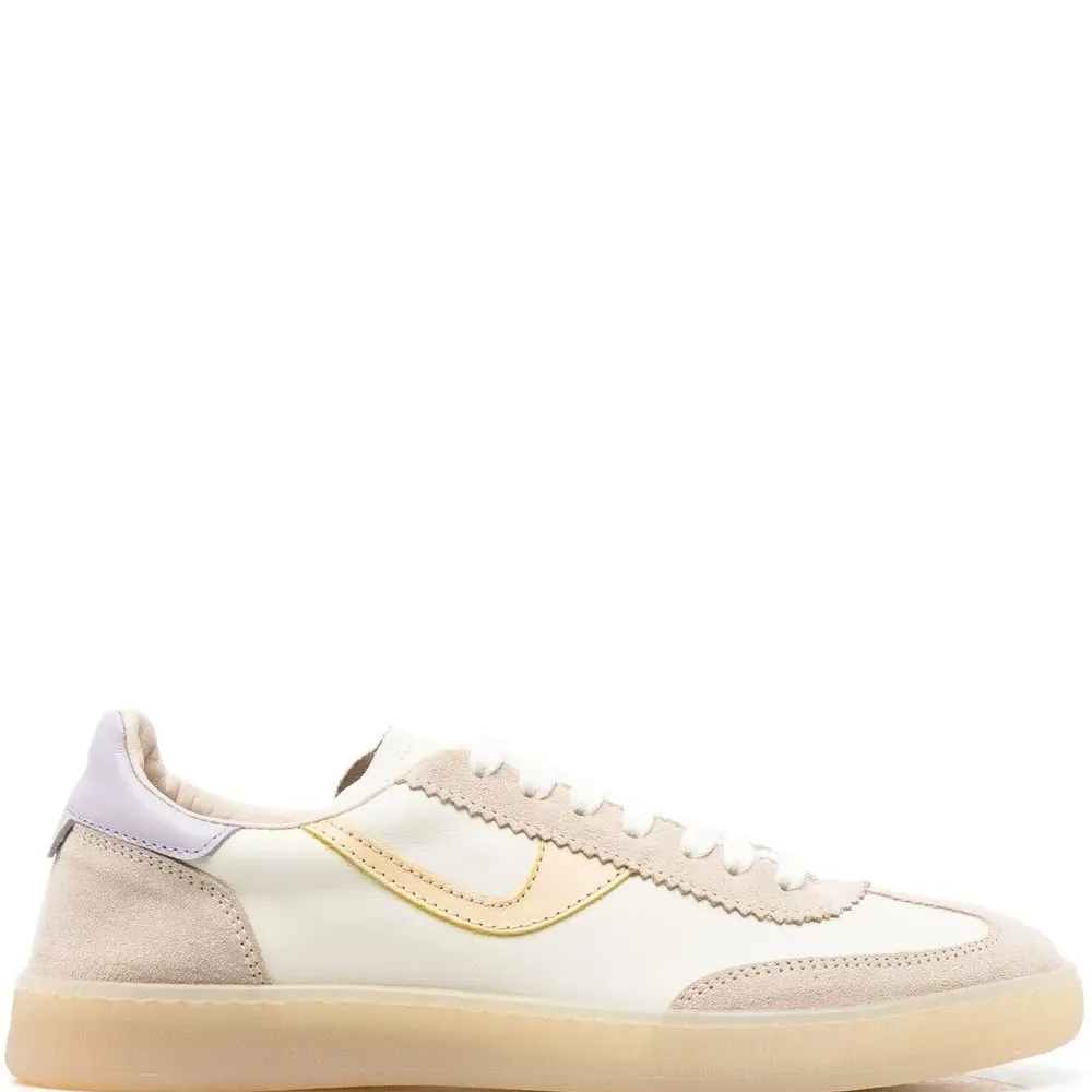 Кроссовки на шнуровке