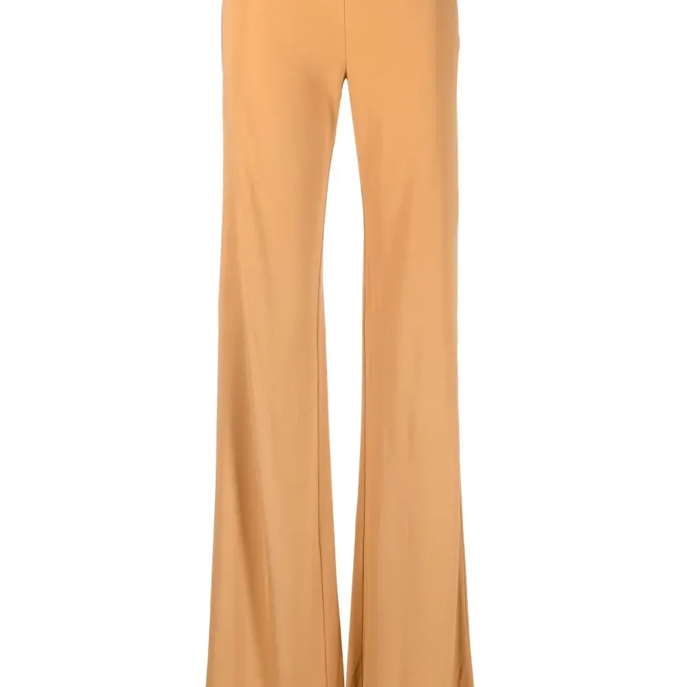 Расклешенные брюки с завышенной талией