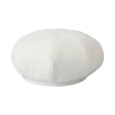 Берет с вышитым логотипом