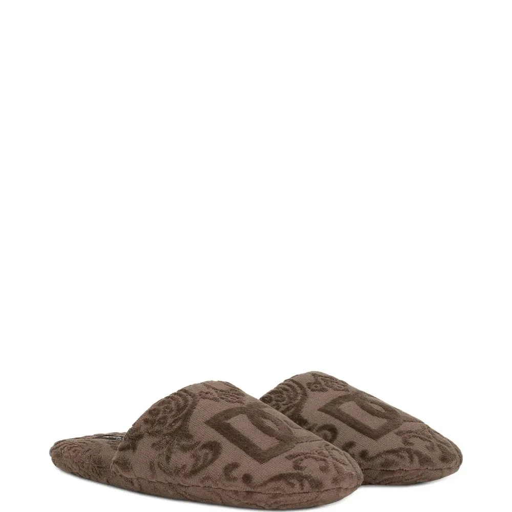 Слиперы с вышитым логотипом