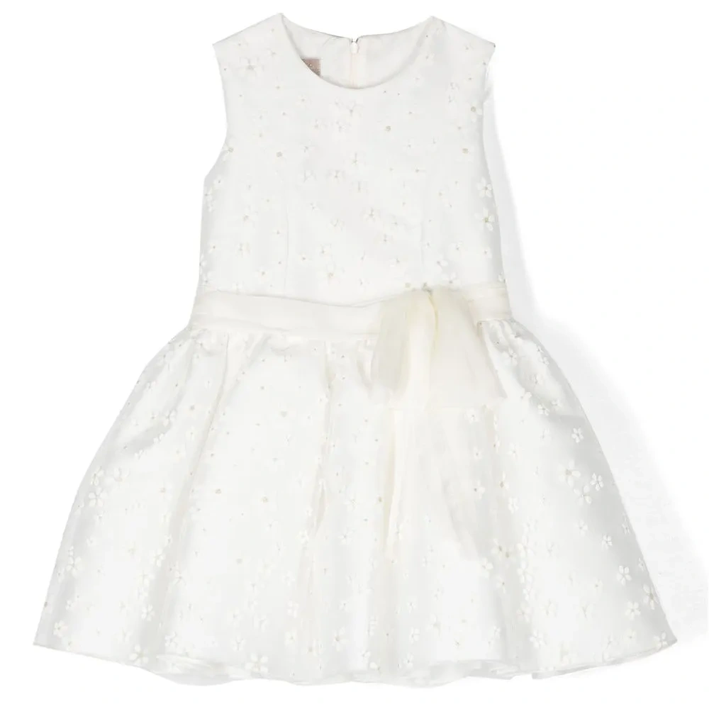 Платье с цветочной вышивкой