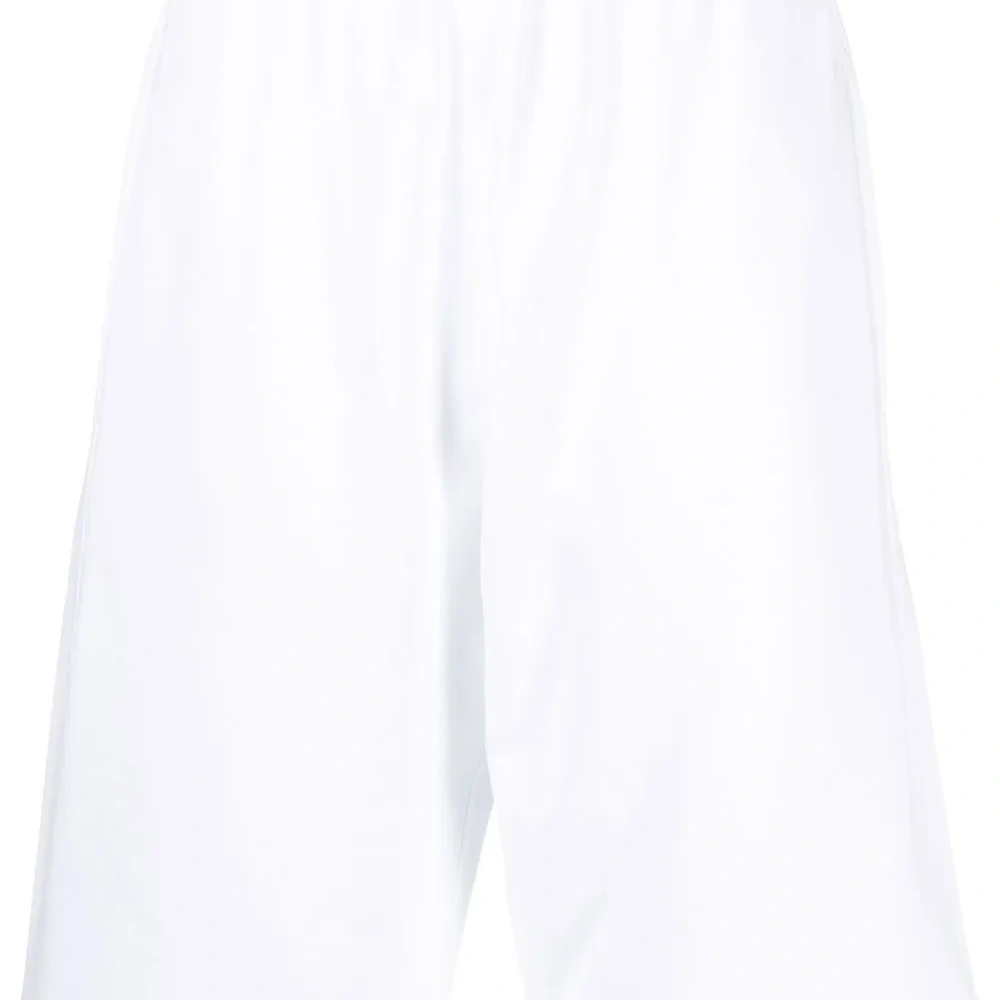 Спортивные шорты с вышитым логотипом