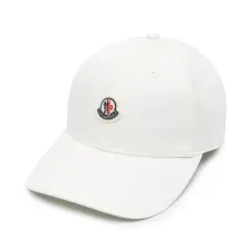 Кепка с вышитым логотипом