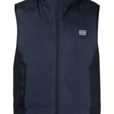 Дутый жилет с высоким воротником