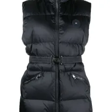 Дутый жилет с нашивкой-логотипом