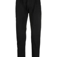 Зауженные брюки со складками