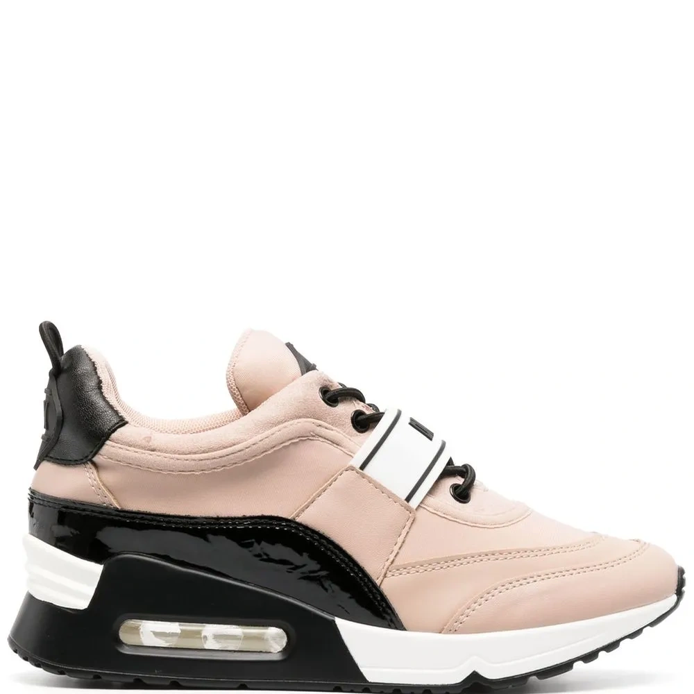 Кроссовки с логотипом