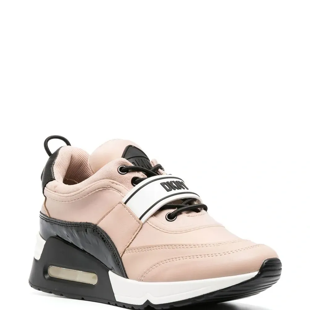 Кроссовки с логотипом