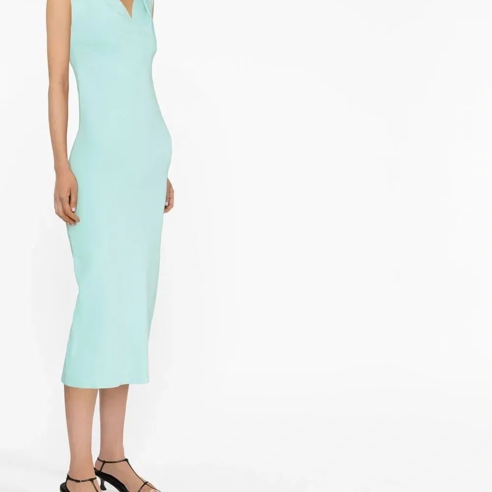 Платье миди с вырезом в форме сердца Платье миди с вырезом в форме сердца