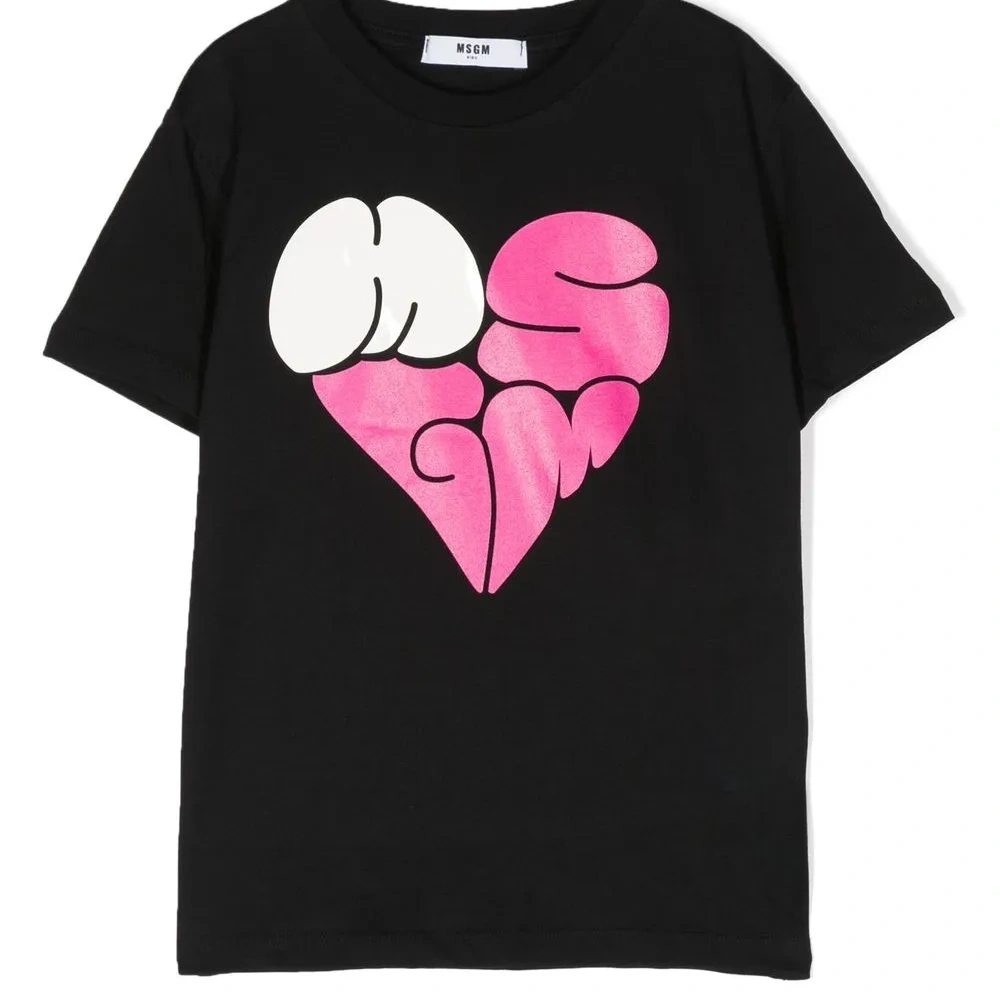 Футболка с вышитым логотипом