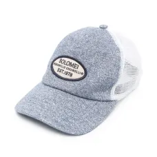 Бейсболка с нашивкой-логотипом