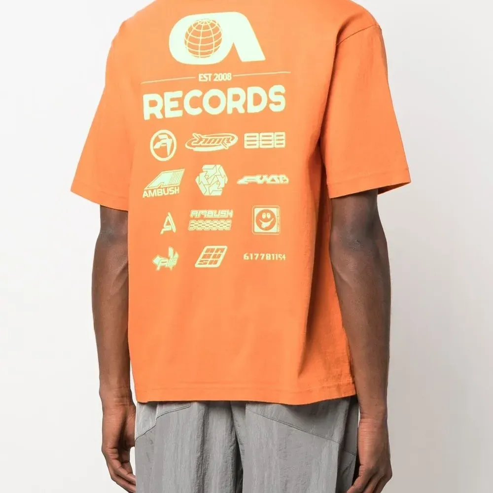 Футболка с логотипом