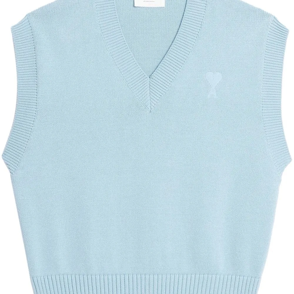 Топ с V-образным вырезом и монограммой Ami de Coeur