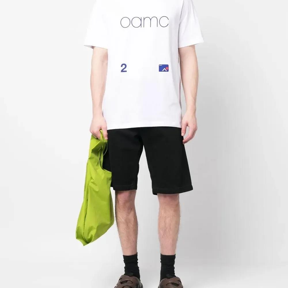 Футболка с логотипом