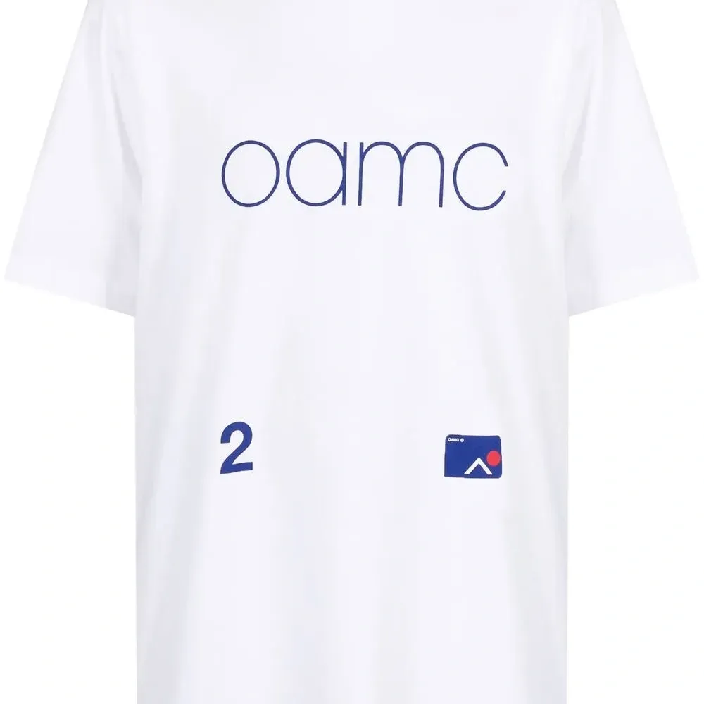 Футболка с логотипом