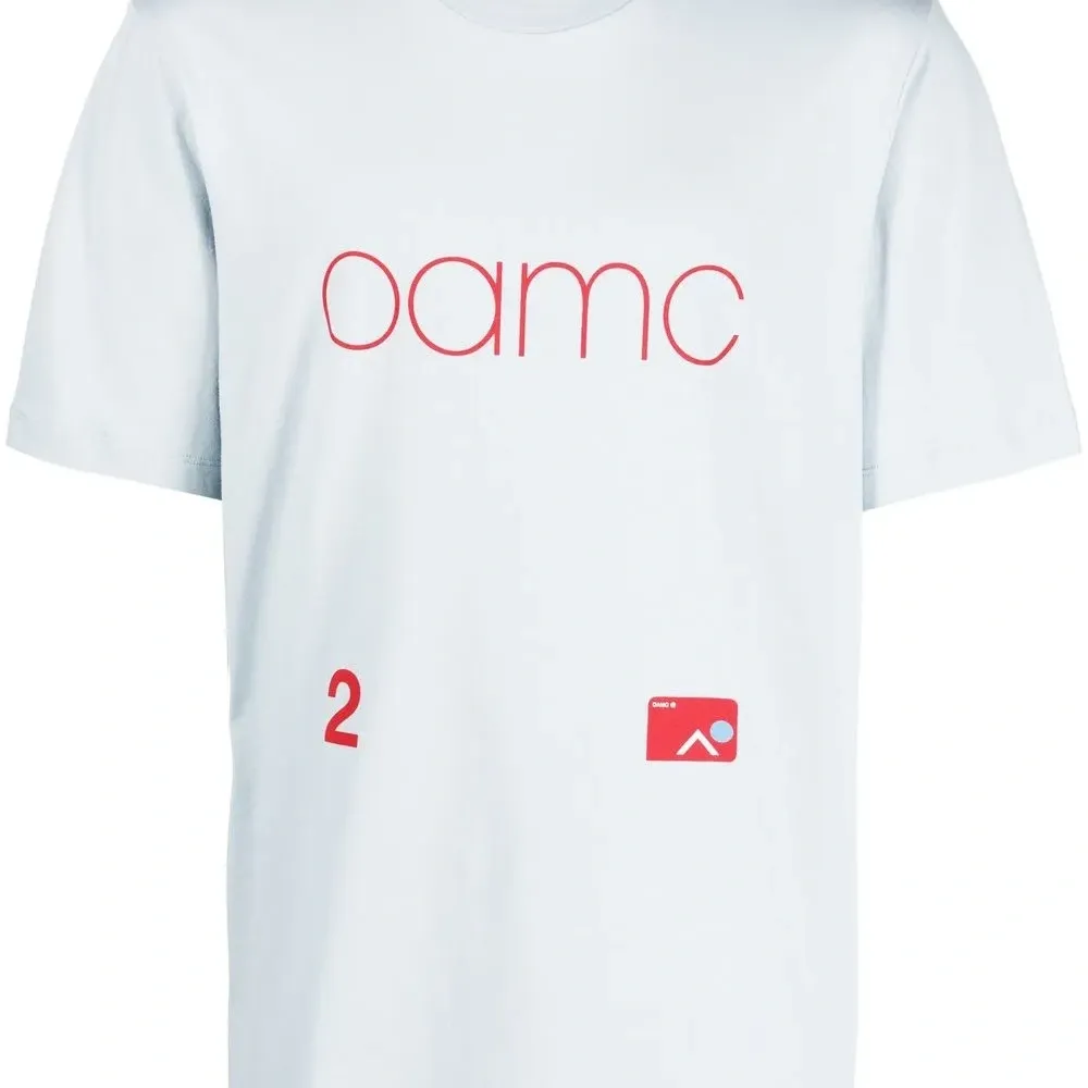 Футболка с логотипом