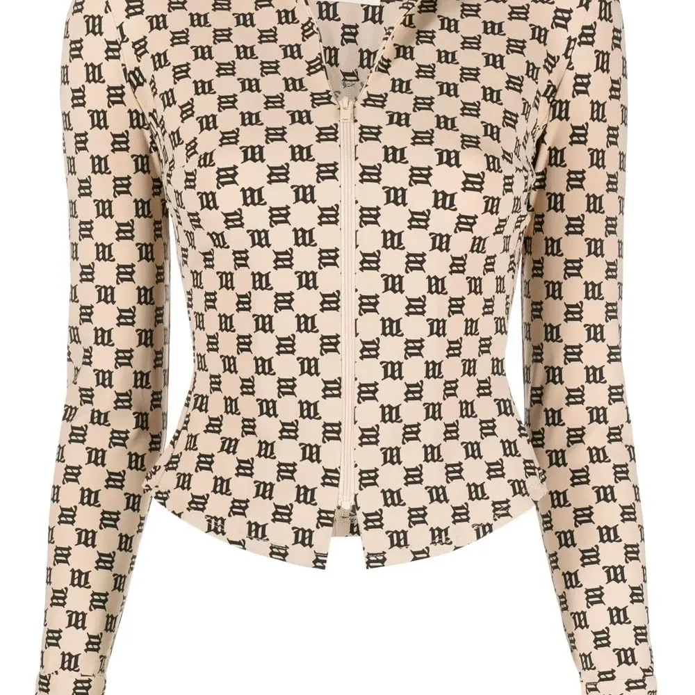 Топ на молнии с монограммой