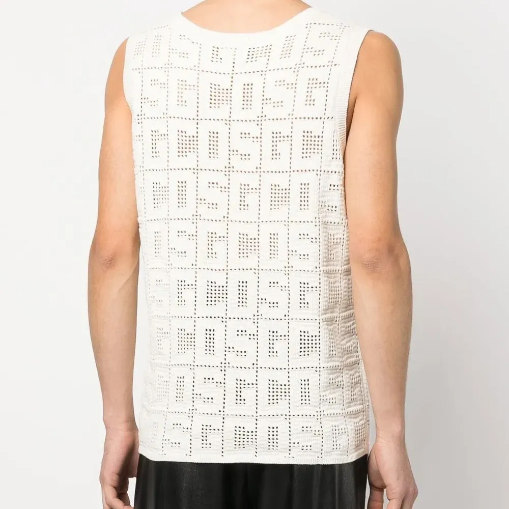 Топ в технике макраме с монограммой