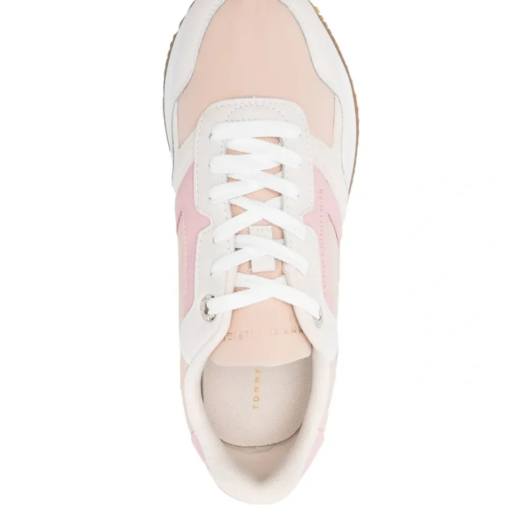 Кроссовки на шнуровке