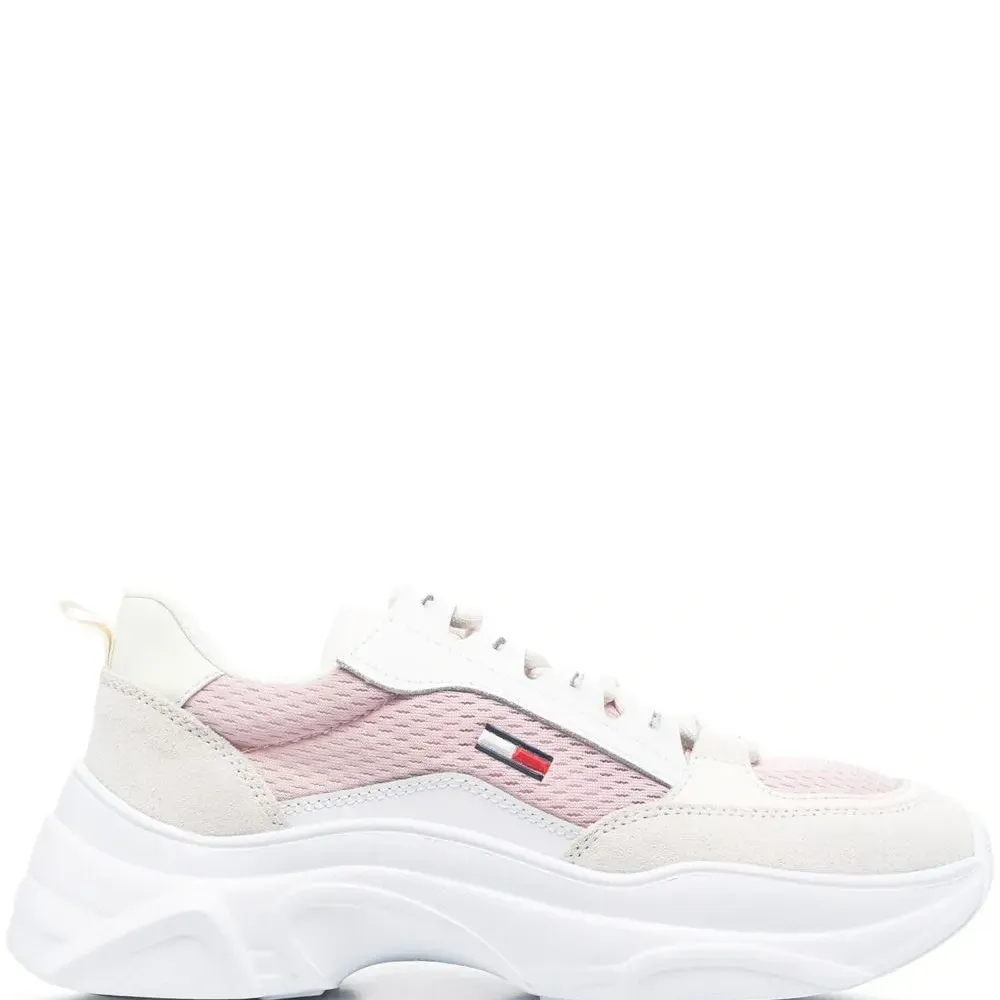 Кроссовки на шнуровке