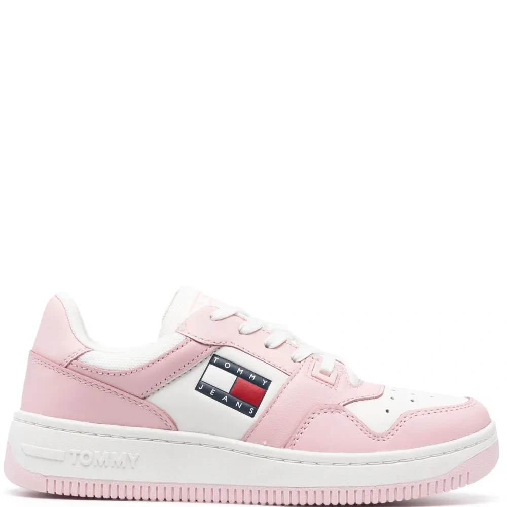 Кроссовки с тисненым логотипом