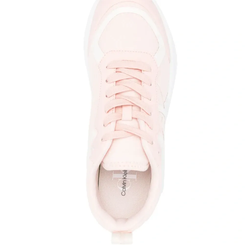 Кроссовки с логотипом