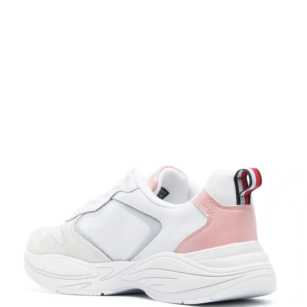 Кроссовки с логотипом