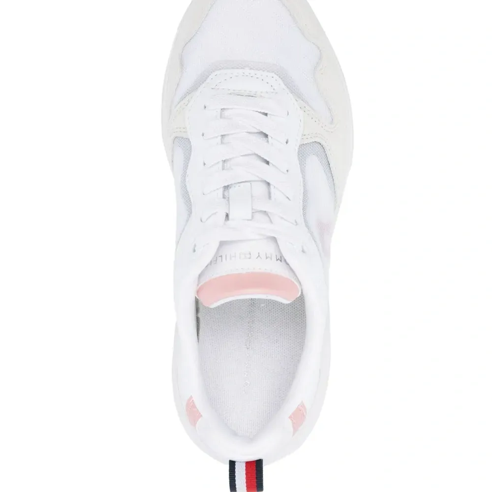 Кроссовки с логотипом