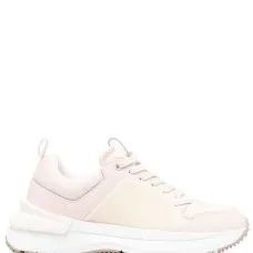 Кроссовки на массивной подошве