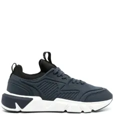 Кроссовки на шнуровке