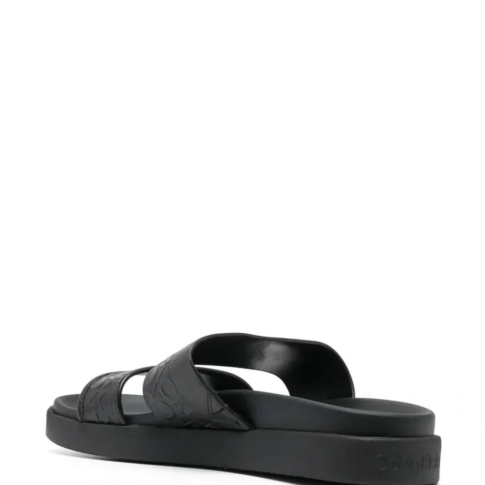 Шлепанцы с тисненым логотипом