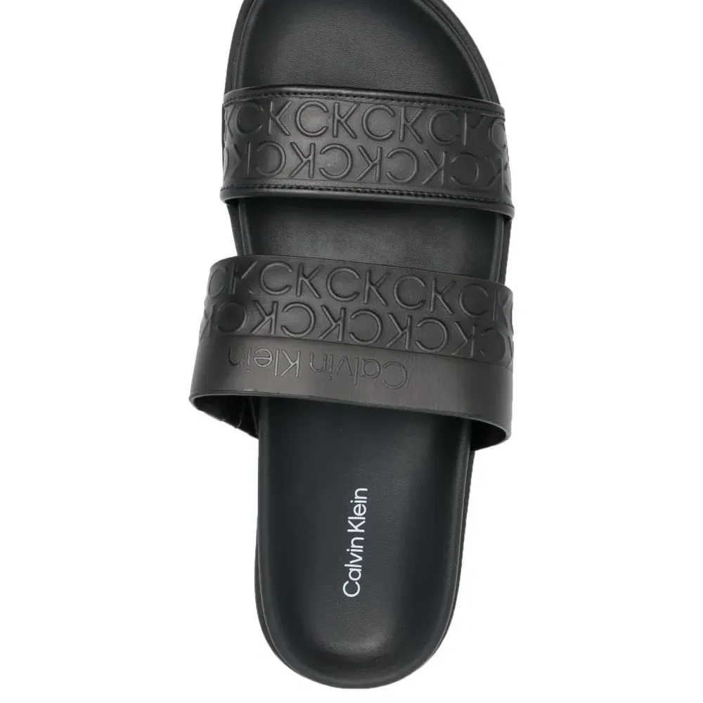 Шлепанцы с тисненым логотипом