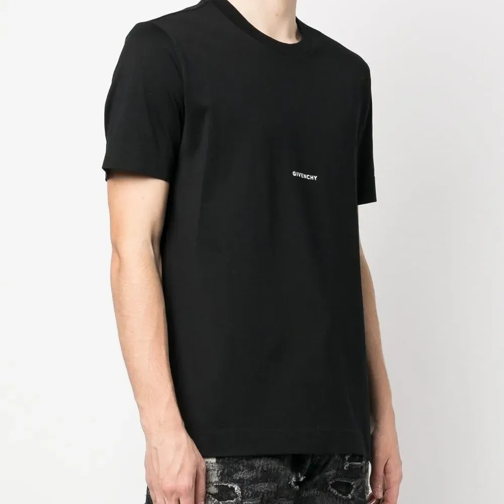 Футболка с логотипом