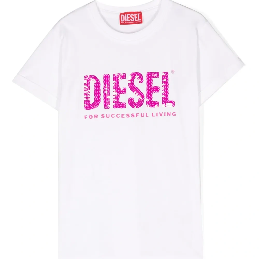 футболка с логотипом