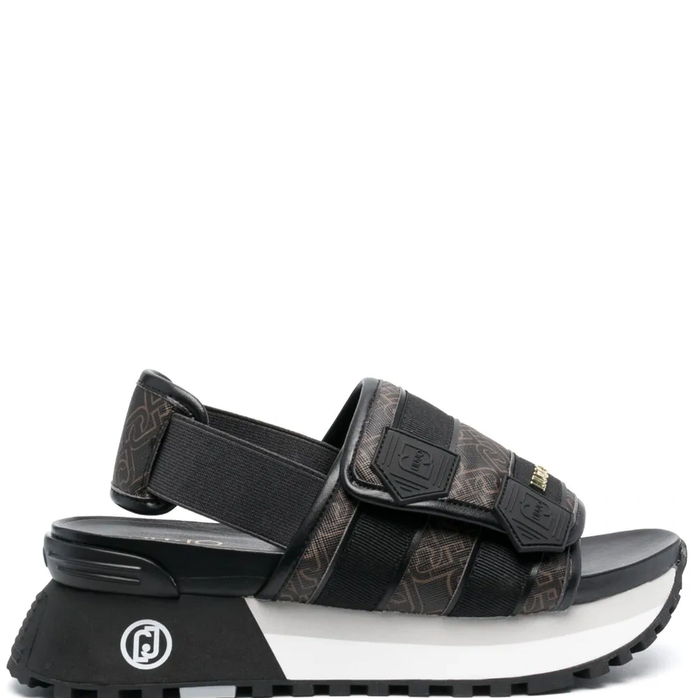 Сандалии на массивной подошве с ремешками