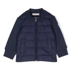 Бомбер-пуховик с нашивкой-логотипом Бомбер-пуховик с нашивкой-логотипом