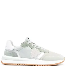 Кроссовки на шнуровке