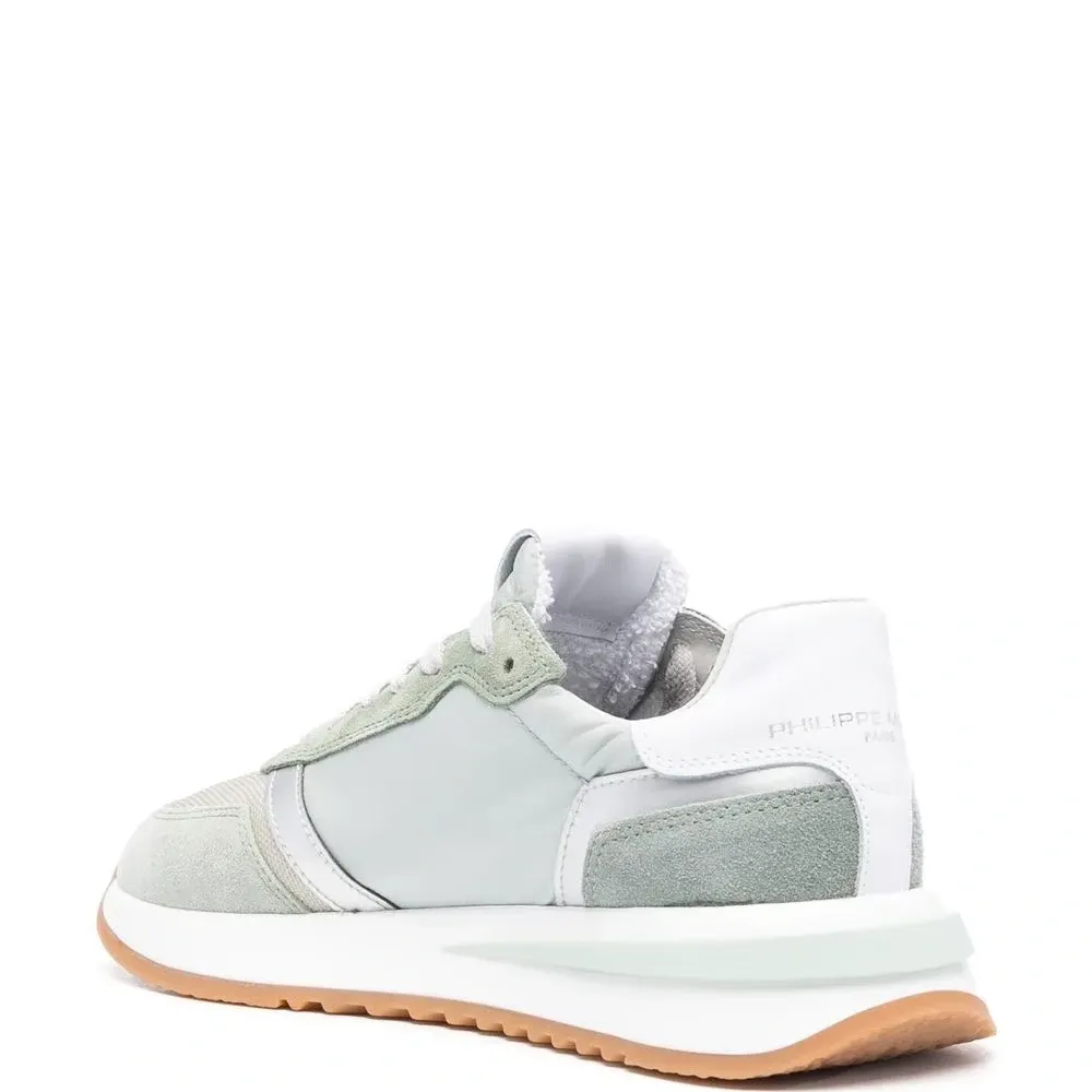 Кроссовки на шнуровке