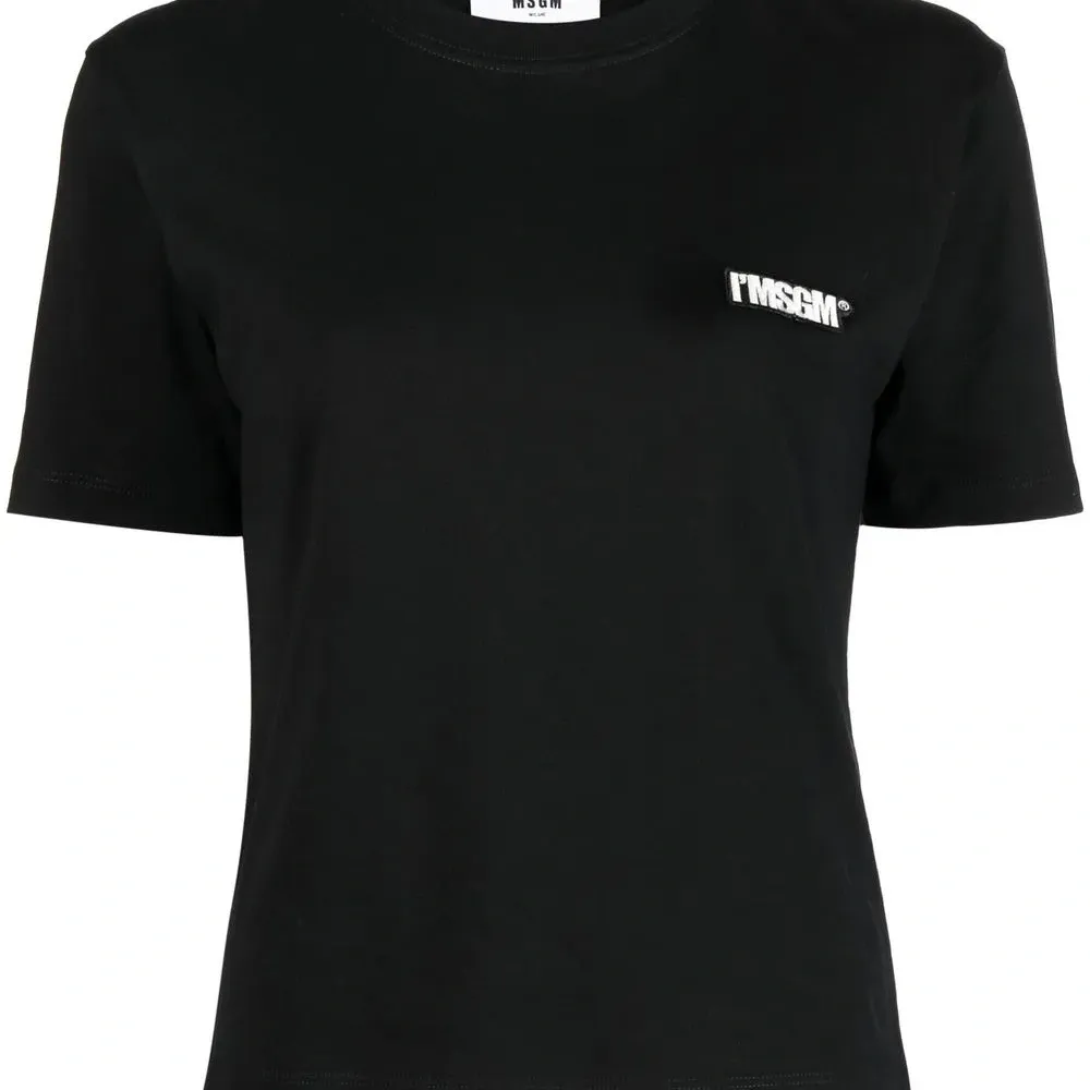 Футболка с нашивкой-логотипом