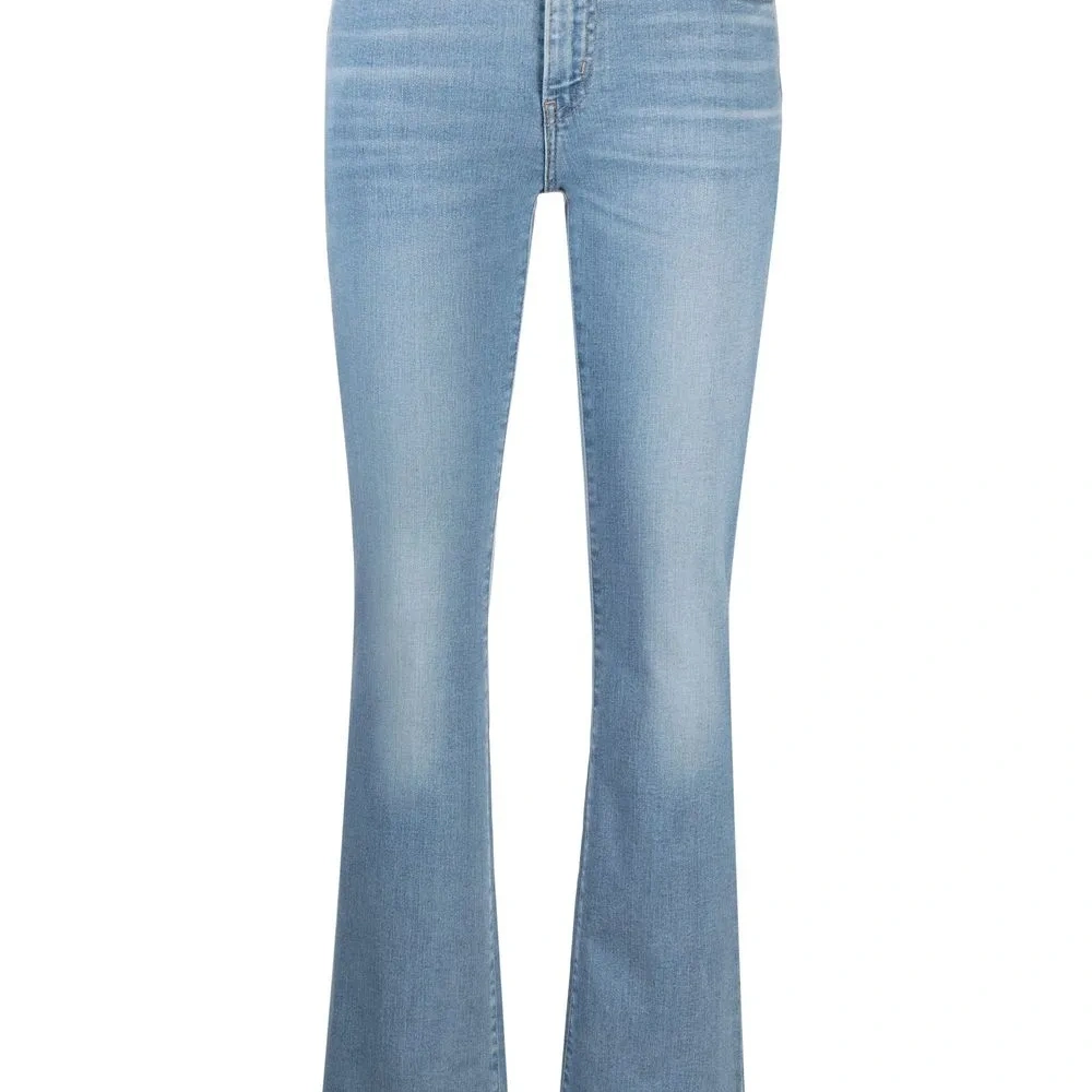 Расклешенные джинсы с завышенной талией