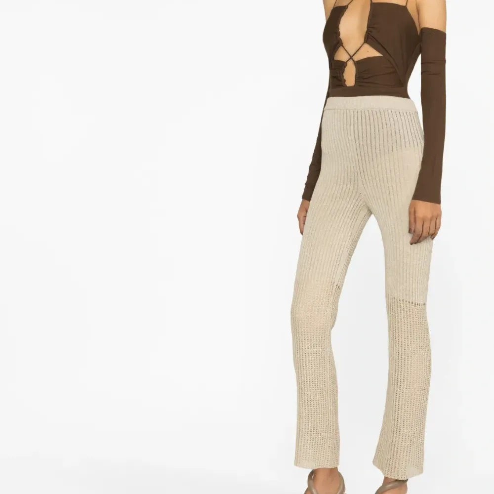 Брюки в рубчик с завышенной талией