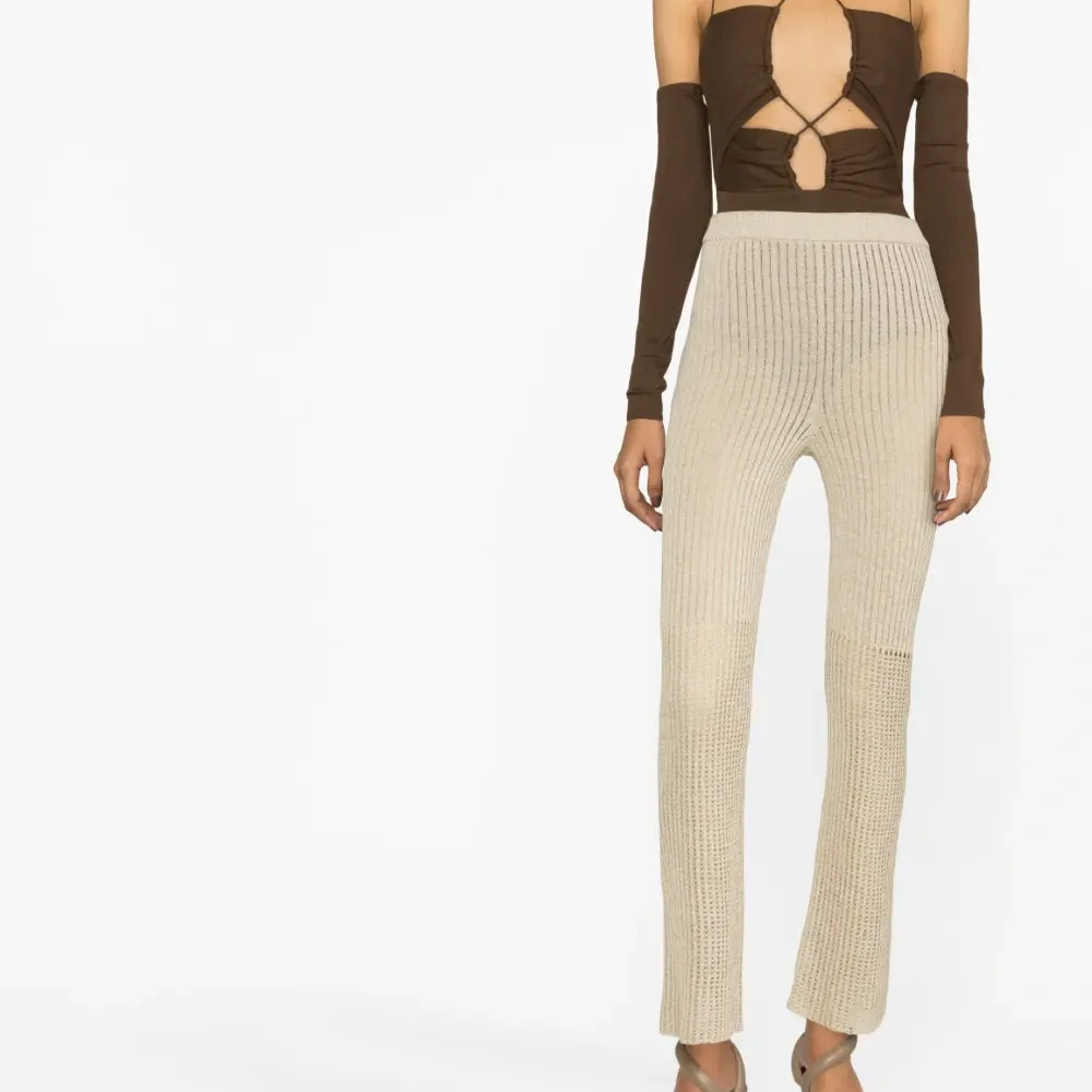 Брюки в рубчик с завышенной талией