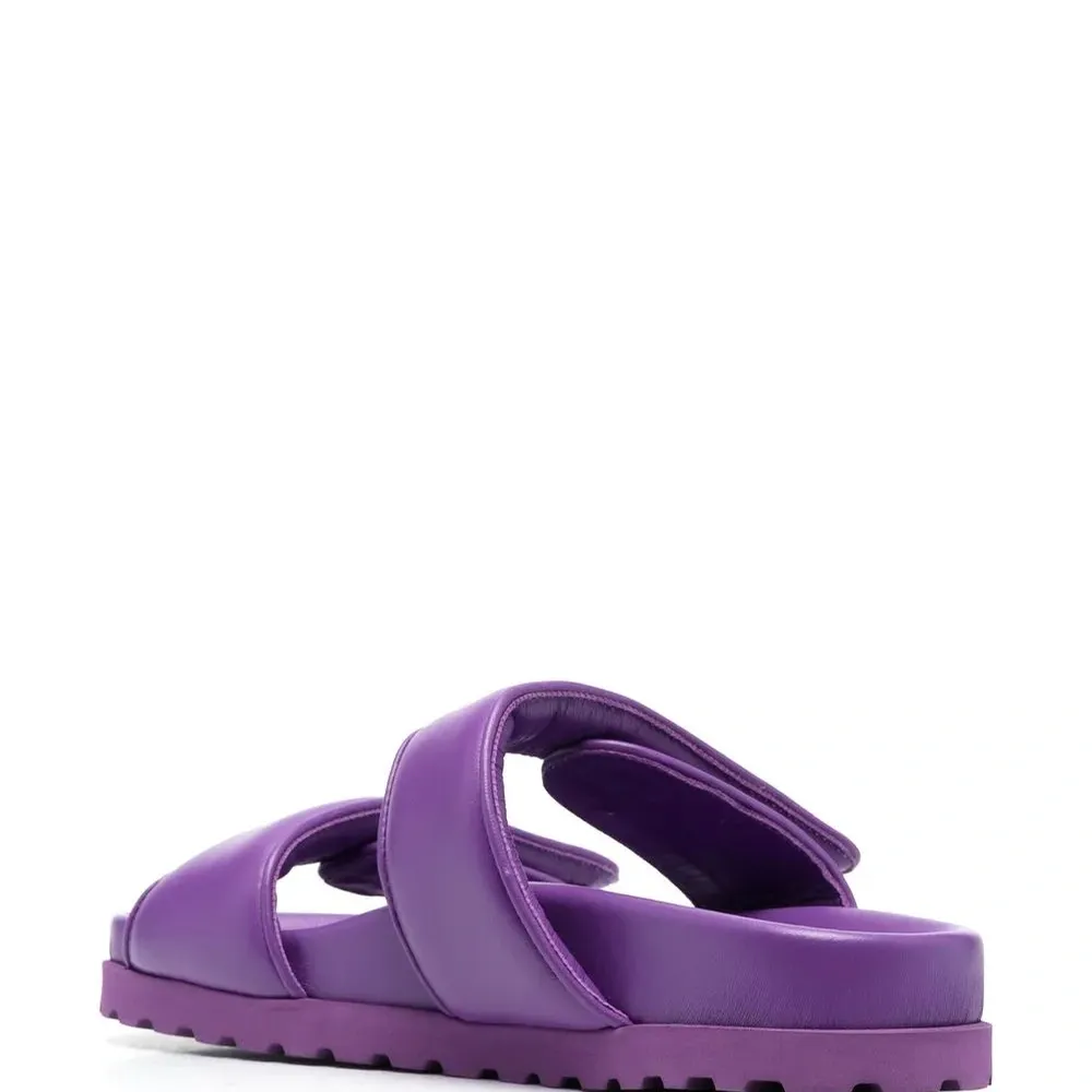 Шлепанцы из коллаборации с Pernille Teisbaek