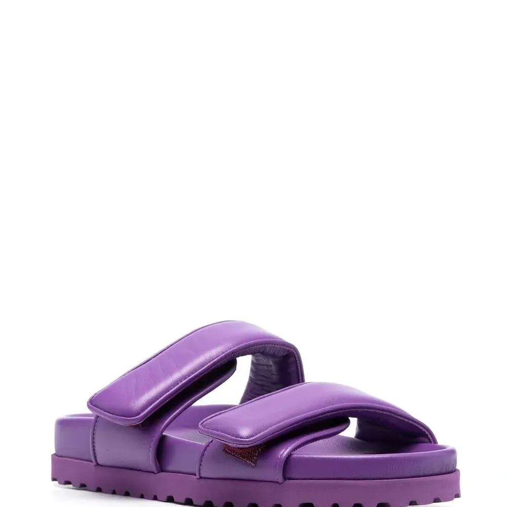 Шлепанцы из коллаборации с Pernille Teisbaek